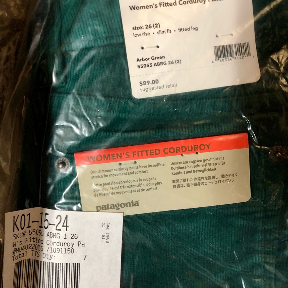Patagonia Women's Fitted Corduroy Pants in Arbor Green